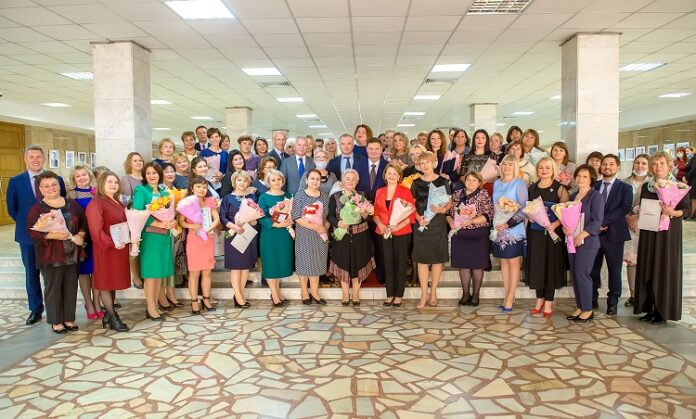 Глава Городского округа Подольск Николай Пестов поздравил учителей с профессиональным праздником Глава Городского округа Подольск Николай Пестов поздравил учителей с профессиональным праздником