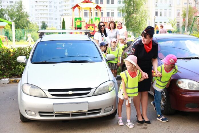 В Подольске сотрудники Госавтоинспекции и общественники проводят акции «Безопасный двор» В Подольске сотрудники Госавтоинспекции и общественники проводят акции «Безопасный двор»