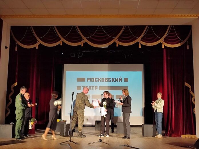 В СДК «Молодёжный» прошла творческая встреча с артистами Московского тетра поэтов