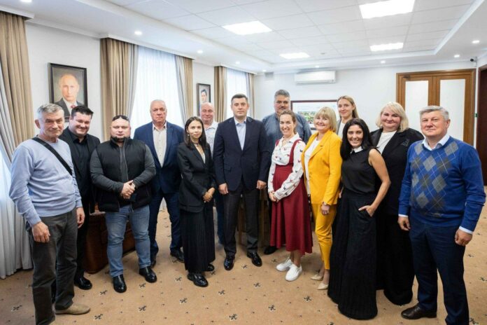 Глава Подольска встретился с лидерами общественного мнения округа Глава Подольска встретился с лидерами общественного мнения округа