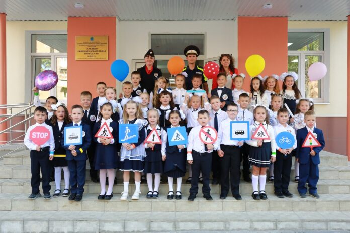 В День знаний сотрудники Госавтоинспекции г.о. Подольск проводят открытые уроки по дорожной безопасности для... В День знаний сотрудники Госавтоинспекции г.о. Подольск проводят открытые уроки по дорожной безопасности для...