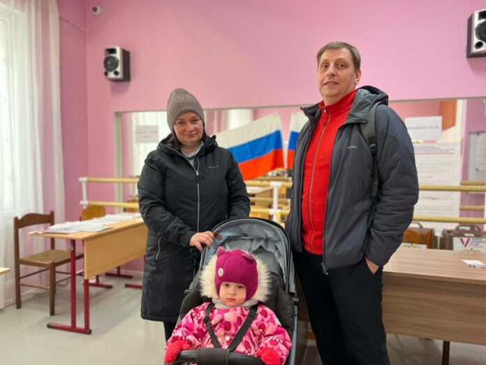 Неравнодушные подольчане активно участвуют в голосовании в первый день выборов