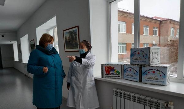 Пациентам Центральной больницы Домодедово вручили 100 книг от библиотек Большого Подольска Пациентам Центральной больницы Домодедово вручили 100 книг от библиотек Большого Подольска