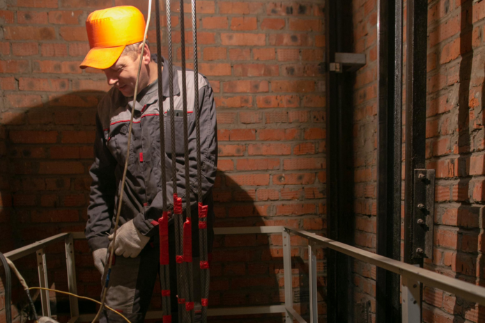 12 новых лифтов скоро установят в горокруге Подольск