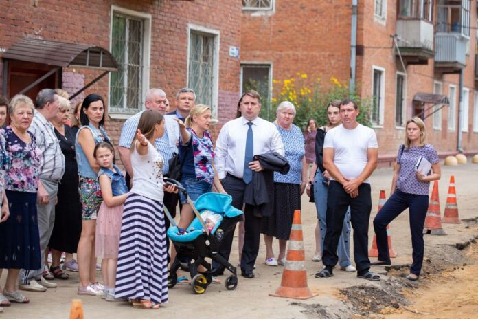 Глава Подольска проконтролировал дворовое благоустройство в Южном микрорайоне Глава Подольска проконтролировал дворовое благоустройство в Южном микрорайоне