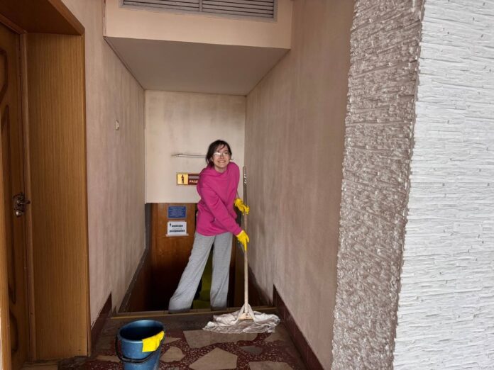 Во Дворце молодежи начали работать трудовые бригады