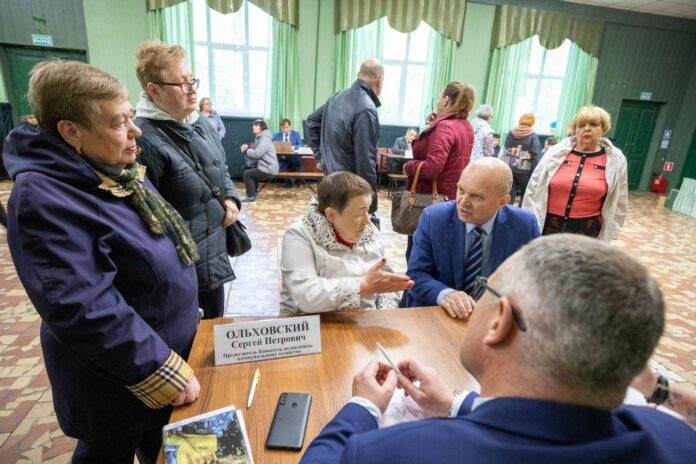 «Выездная администрация» отработала в мкр. Восточный