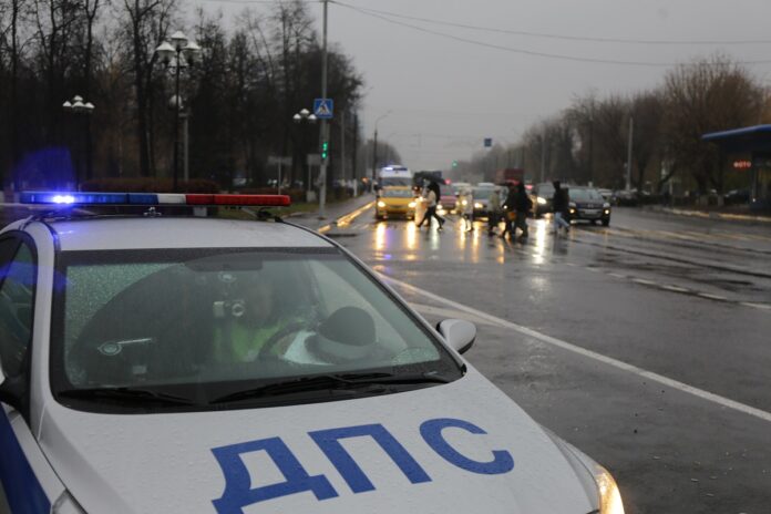 В связи с погодными условиями водителей призывают быть внимательными за рулем В связи с погодными условиями водителей призывают быть внимательными за рулем
