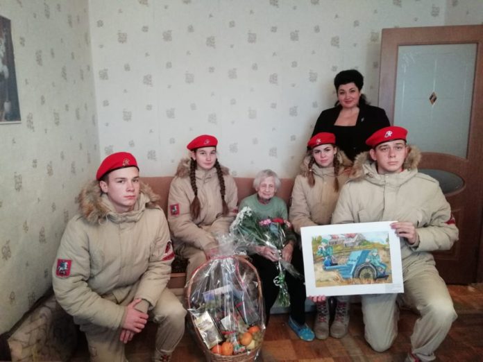 Участницу битвы за Москву Татьяну Петровну Королеву  поздравили с Днем воинской славы России