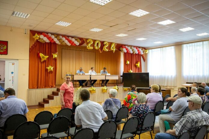 Жители Южного задали актуальные вопросы коммунальщикам Жители Южного задали актуальные вопросы коммунальщикам