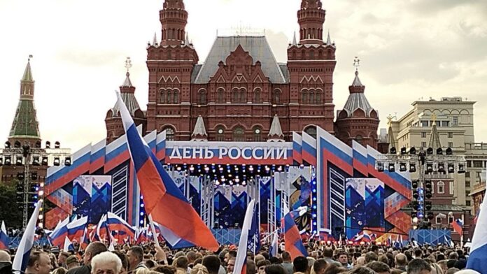 С Днем России!