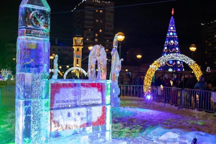 26 декабря зажглись новогодние огни на главной ёлке в Большом Подольске 26 декабря зажглись новогодние огни на главной ёлке в Большом Подольске