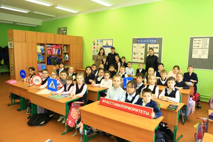 Сотрудники Госавтоинспекции  г.о. Подольск организовали для школьников обучающие уроки по ПДД Сотрудники Госавтоинспекции  г.о. Подольск организовали для школьников обучающие уроки по ПДД