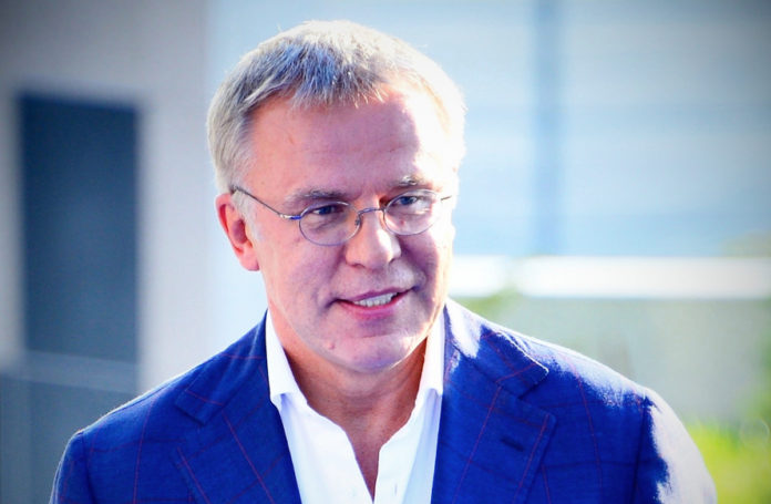 Депутат Госдумы РФ Вячеслав Фетисов поздравляет жителей округа с Днем молодежи