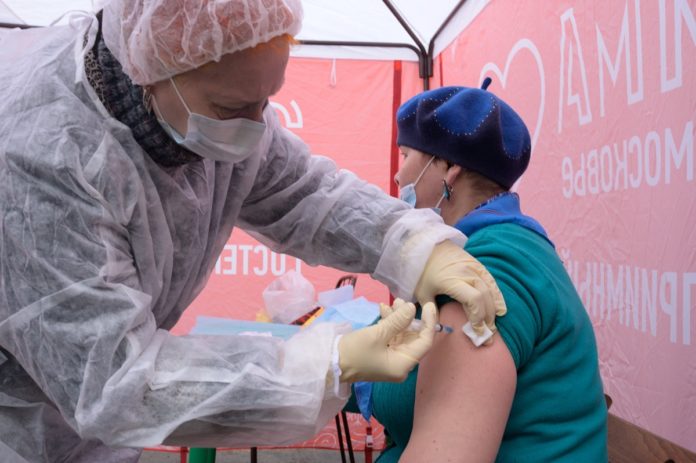 Началась вакцинация жителей СНТ от COVID-19 в Большом Подольске