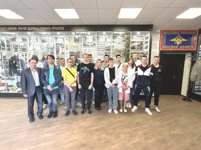 В Подольске прошла экскурсия по Музею истории УМВД для студентов В Подольске прошла экскурсия по Музею истории УМВД для студентов