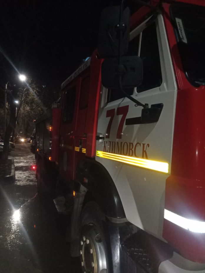 Огнеборцы Подольска устранили пожар в микрорайоне Климовск Огнеборцы Подольска устранили пожар в микрорайоне Климовск