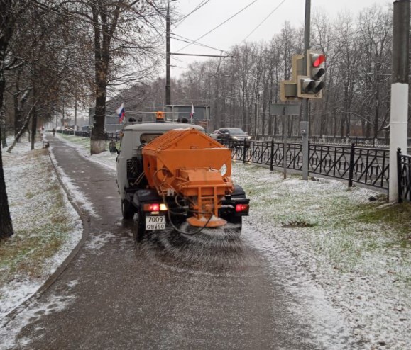 В уборке снега на дорогах Большого Подольска задействовано около 50 единиц техники