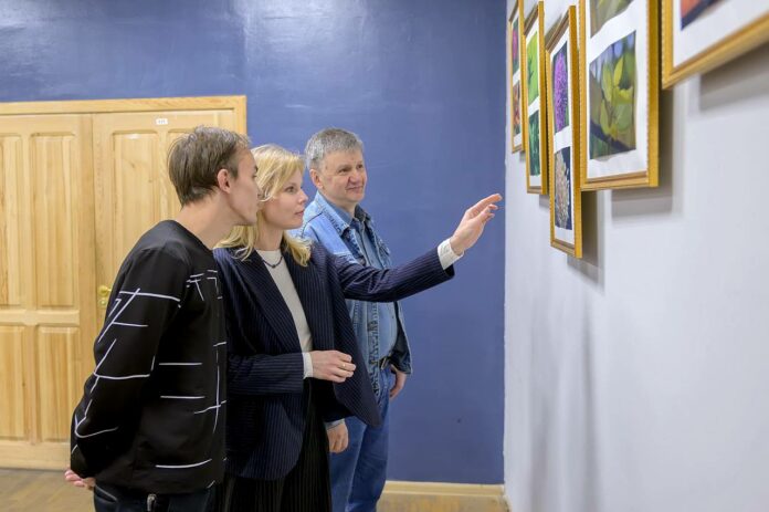 В ДК ЗиО работает фотовыставка о летней природе