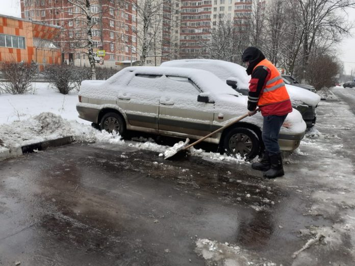 638 дворников убирают снег на дворовых территориях Большого Подольска 638 дворников убирают снег на дворовых территориях Большого Подольска