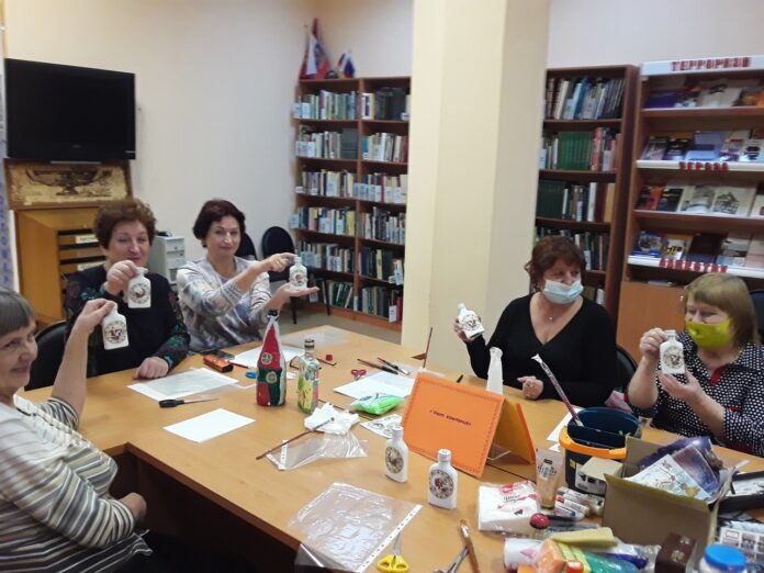 В библиотеке № 1 имени Павла Северного открылось любительское объединение “Уют-компания” В библиотеке № 1 имени Павла Северного открылось любительское объединение “Уют-компания”