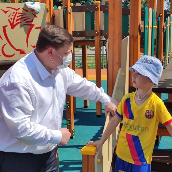 Игровые комплексы устанавливают по губернаторской программе в Большом Подольске Игровые комплексы устанавливают по губернаторской программе в Большом Подольске