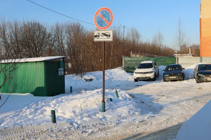 В Подольске эвакуируют автомобили, мешающие проезду мусоровозов В Подольске эвакуируют автомобили, мешающие проезду мусоровозов