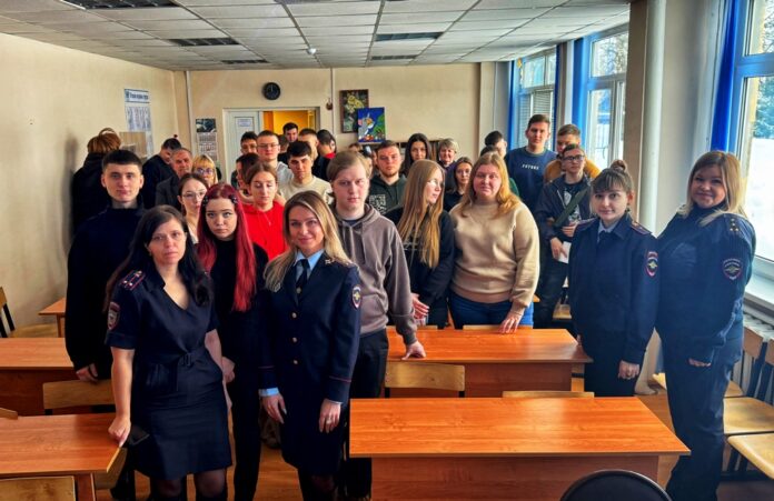 В Подольске полицейские провели акцию «Студенческий десант» В Подольске полицейские провели акцию «Студенческий десант»