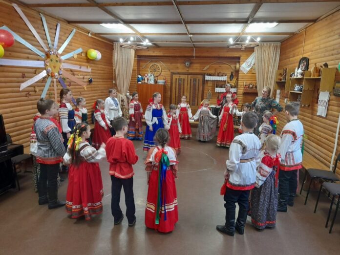 Посиделки “Кузьминки – по осени поминки” состоялись в школе фольклорного искусства “Моя Русь”