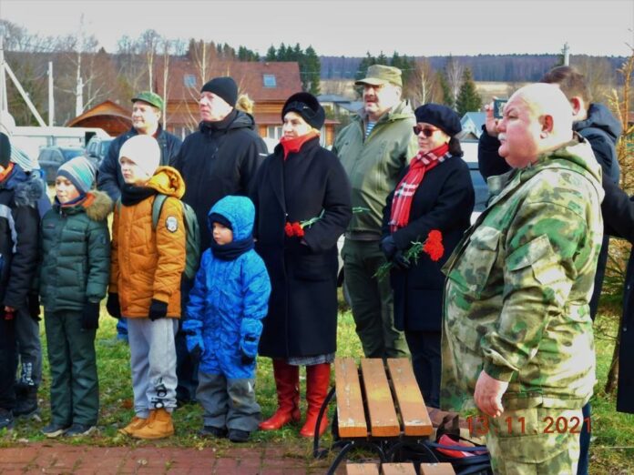 Скульптор из Подольска создал барельеф для мемориала в деревне Тетеринки Скульптор из Подольска создал барельеф для мемориала в деревне Тетеринки