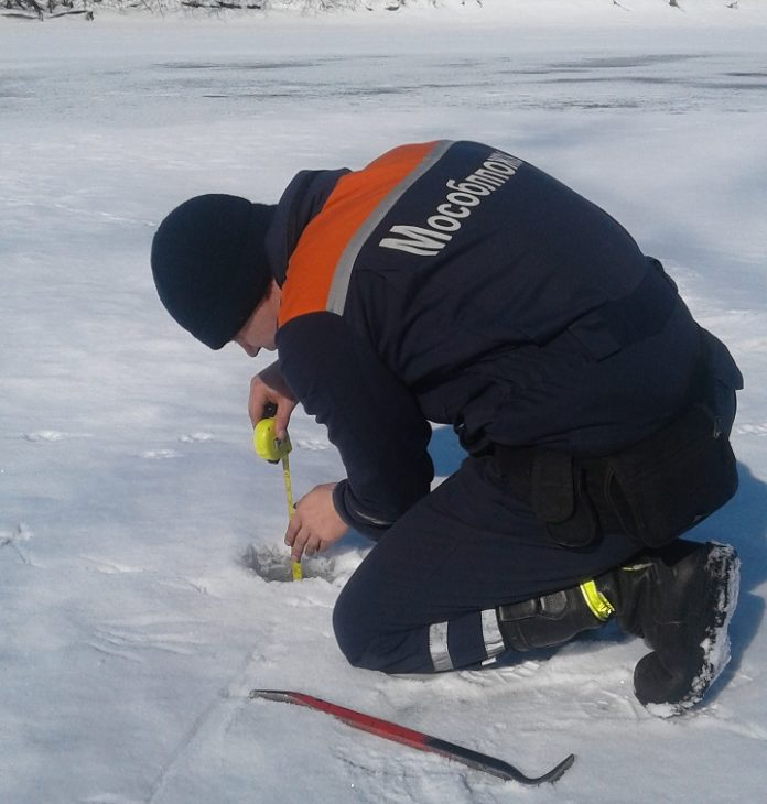 Информируем подольчан: о толщине льда на реке Пахре 22 марта Информируем подольчан: о толщине льда на реке Пахре 22 марта