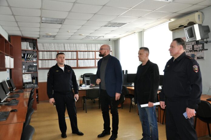 Заместитель председателя Общественного совета подмосковного Главка МВД России Сергей Леонов посетил Госавтоинспекцию в Подольске Заместитель председателя Общественного совета подмосковного Главка МВД России Сергей Леонов посетил Госавтоинспекцию в Подольске