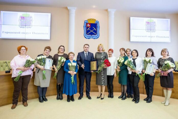 Глава округа поздравил коллектив Подольского врачебно-физкультурного диспансера с 55-летием Глава округа поздравил коллектив Подольского врачебно-физкультурного диспансера с 55-летием