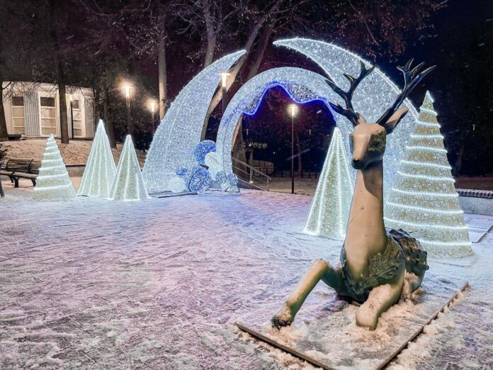Улицы Подольска наряжаются к Новому году Улицы Подольска наряжаются к Новому году