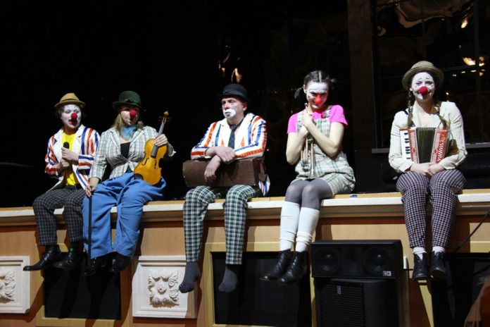 В Культурно-просветительском центре «Дубровицы» прошла премьера спектакля «Окна» В Культурно-просветительском центре «Дубровицы» прошла премьера спектакля «Окна»