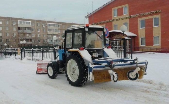 Управляющие компании в Большом Подольске привлекают к уборке снега дополнительную технику Управляющие компании в Большом Подольске привлекают к уборке снега дополнительную технику