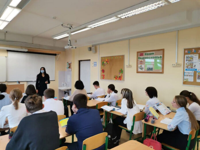 В Подольске полицейские провели профилактические беседы со школьниками В Подольске полицейские провели профилактические беседы со школьниками