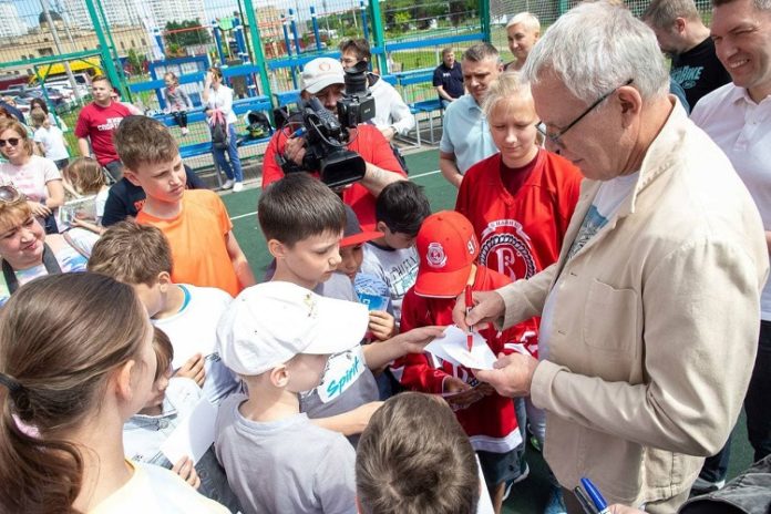 Депутат государственной думы Вячеслав Фетисов: «Невозможно стать олимпийским чемпионом, не став чемпионом двора» Депутат государственной думы Вячеслав Фетисов: «Невозможно стать олимпийским чемпионом, не став чемпионом двора»