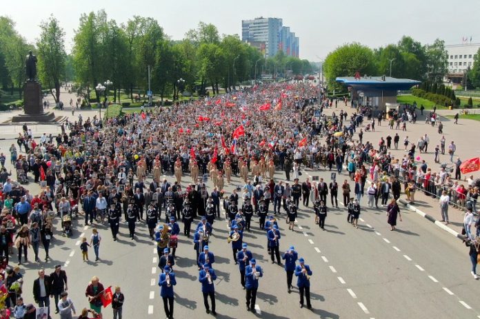 Победным маршем по улицам Подольска прошел «Бессмертный полк» победителей