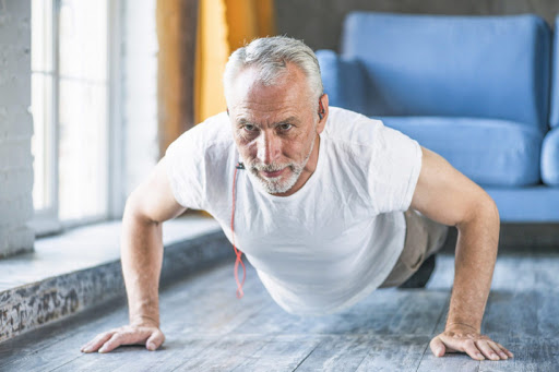 Подольчане старшего возраста могут принять участие в тренировках в формате онлайн «Живу спортом»