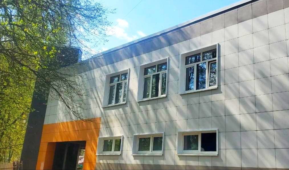 Фасад подразделения Центра детского творчества ремонтируют в Климовске
