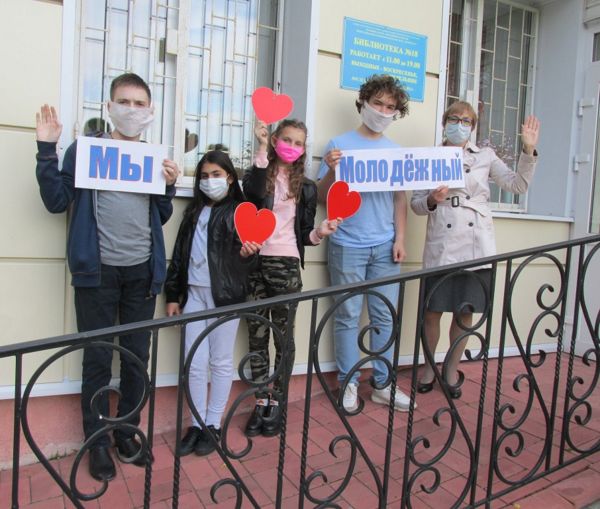 Выставка книг ко Дню посёлка Молодёжный подготовили в библиотеке № 18