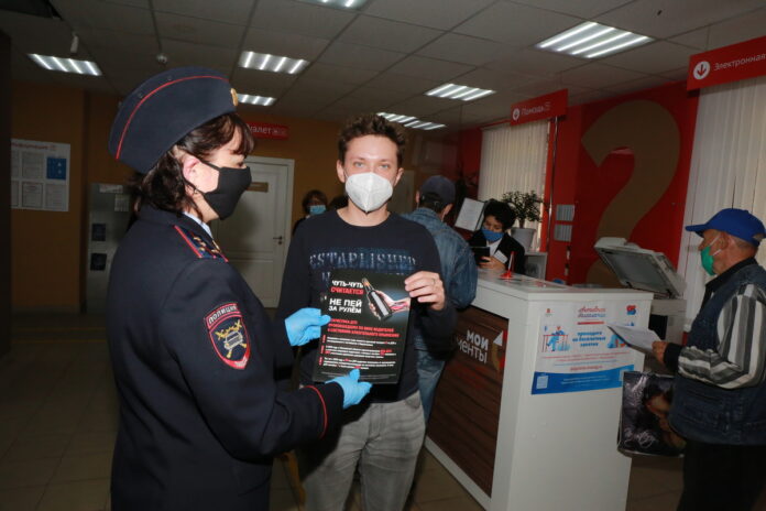 Госавтоинспекция продолжает осведомлять граждан о безопасности нахождения в дорожно-транспортной среде