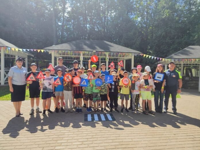 В летних оздоровительных лагерях Подмосковья сотрудники полиции, общественники  и иные ведомства проводят Единые... В летних оздоровительных лагерях Подмосковья сотрудники полиции, общественники  и иные ведомства проводят Единые...