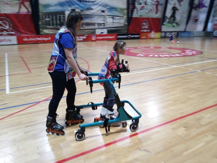 В Климовске проходят бесплатные занятия по роликовым лыжам для детей с инвалидностью В Климовске проходят бесплатные занятия по роликовым лыжам для детей с инвалидностью