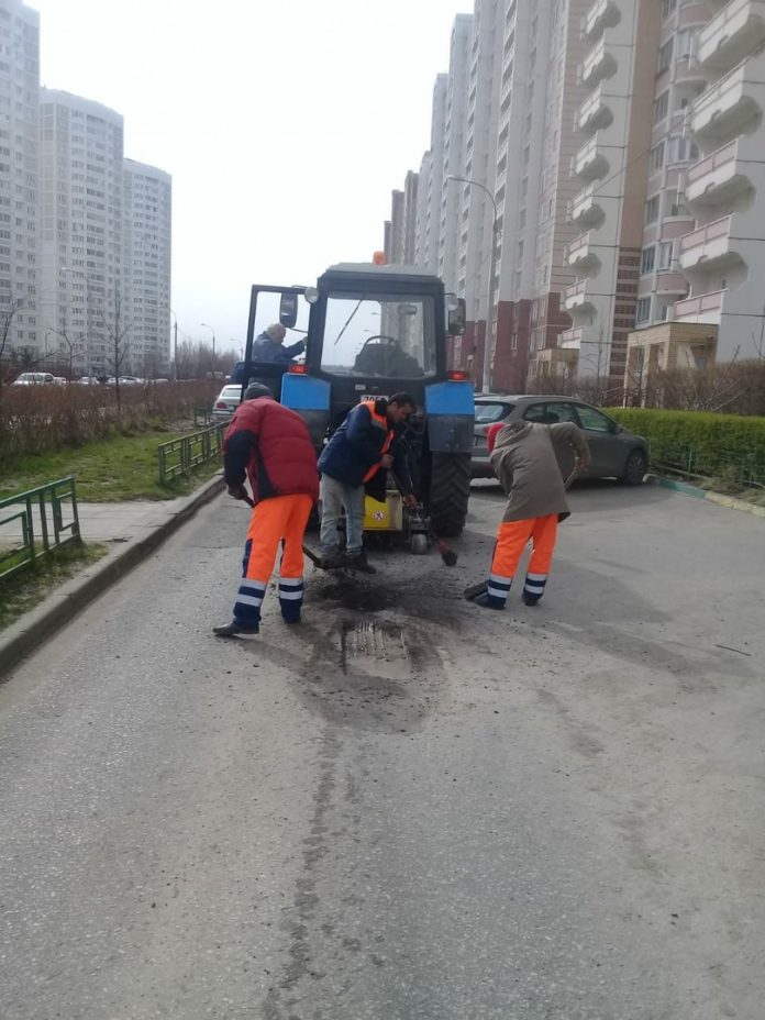В рамках муниципального задания в микрорайоне Кузнечики ремонтируют дорожное полотно