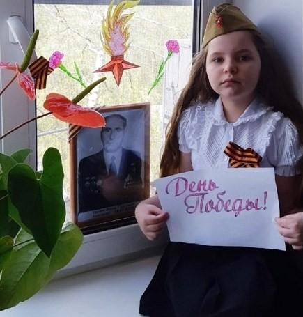 Жители округа активно принимают участие во Всероссийской акции «Окна Победы»