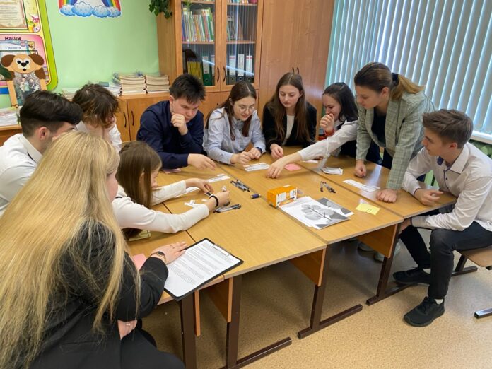 В средней школе поселка МИС состоялся открытый классный час на тему выбора профессии