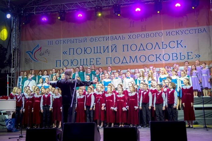 Фестиваль «Поющий Подольск, поющее Подмосковье» в Дубровицах: океан положительных эмоций
