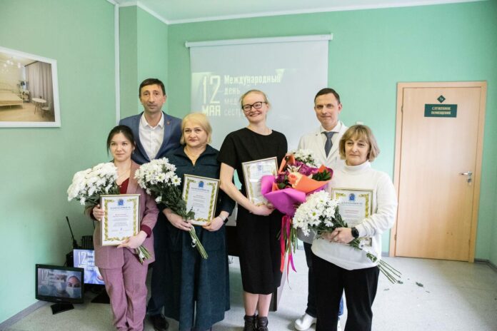 Отличившихся медсестер наградили в Подольске в честь их профессионального праздника